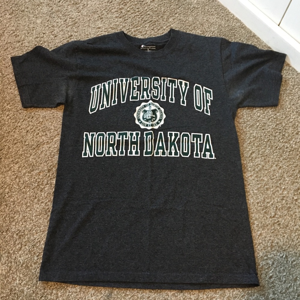 University of North Dakota Shirt Size Small